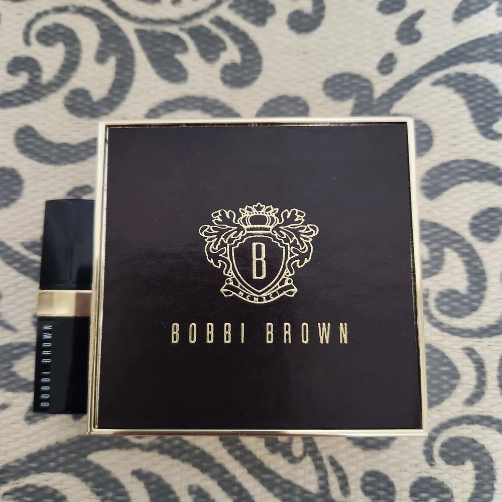 SOLD....! BOBBI BROWN Limited Edition Lipstick and Eye Shadow Kit in PARTY TO GO - Picture 5 of 6